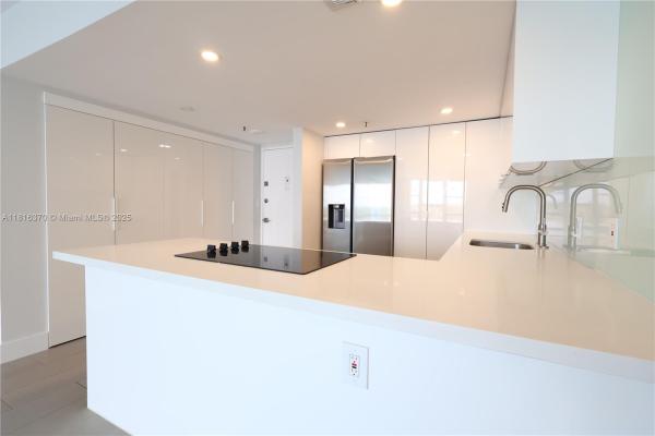Waterview 2, 20515 E Country Club Dr #543, Aventura, Florida 33180, image 2