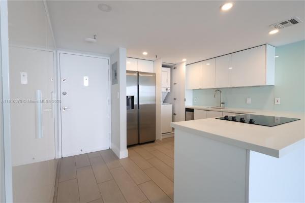 Waterview 2, 20515 E Country Club Dr #543, Aventura, Florida 33180, image 3