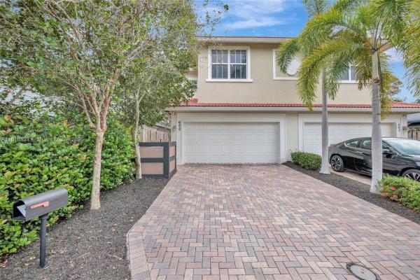 Pinewood Place, 600 SW 8th St #1, Fort Lauderdale, Florida 33315, image 1