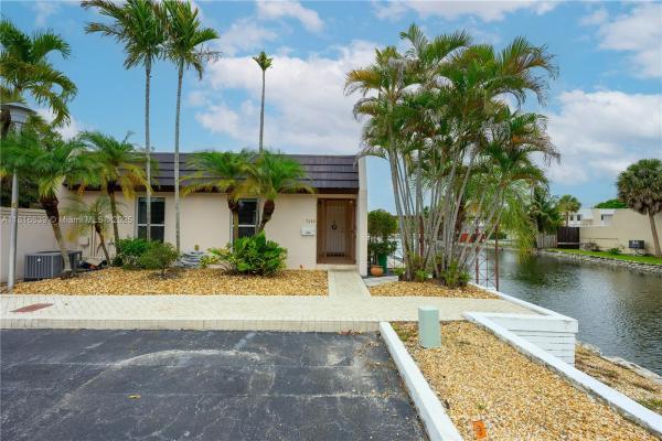Miami Lakes Golf Course Village, 7408 Big Cypress Dr, Miami Lakes, Florida 33014, image 1