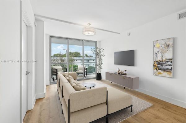 13800 Highland Dr #202, Miami, Florida 33181, image 1