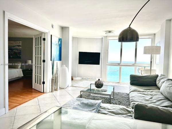 The Carriage House, 5401 Collins Ave #1226, Miami Beach, Florida 33140, image 1