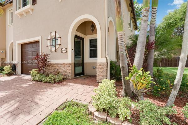 The Palms At Isles Of Bayshore, 8926 SW 220th St, Cutler Bay, Florida 33190, image 2