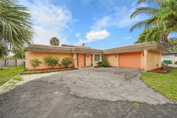 The Woodlands, 6010 Linden Cir, Tamarac, Florida 33319, image 1