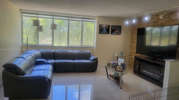 Sovereigns, 6841 SW 147th Ave #3H, Kendale Lakes, Florida 33193, image 2