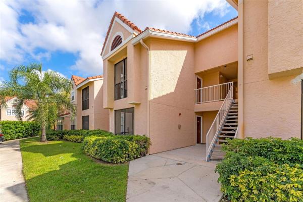 Biscayne Beach Club, 10441 SW 156th Ct #4210, The Hammocks, Florida 33196, image 2