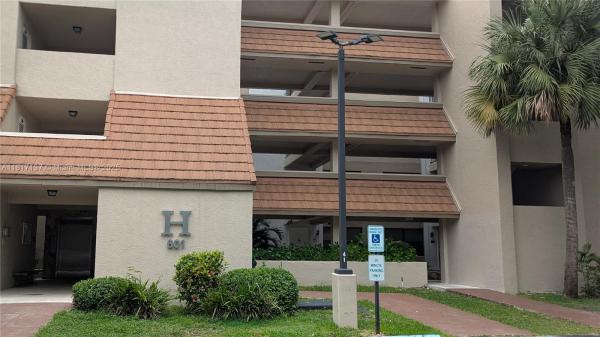 601 Ives Dairy Rd #405-8, Miami, Florida 33179, image 1