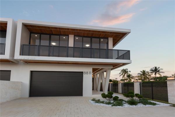 Miller Townhome, Olympia Heights, Florida 33165, image 3