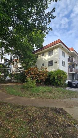 Oxford Court, 13655 NE 10th Ave #108, North Miami, Florida 33161, image 2