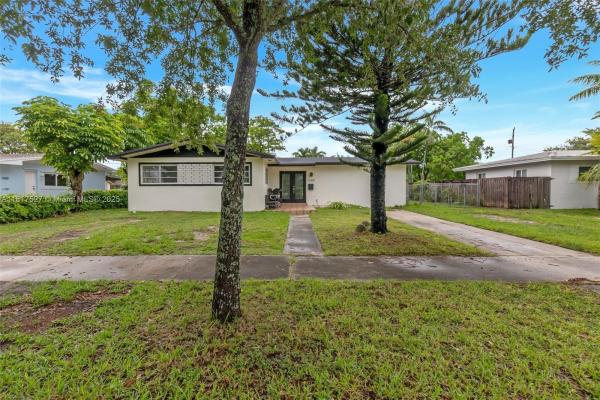 Pine Tree Manor, 19420 Christmas Rd, Cutler Bay, Florida 33157, image 1