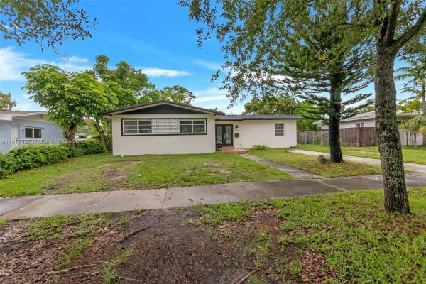 Pine Tree Manor, 19420 Christmas Rd, Cutler Bay, Florida 33157, image 2