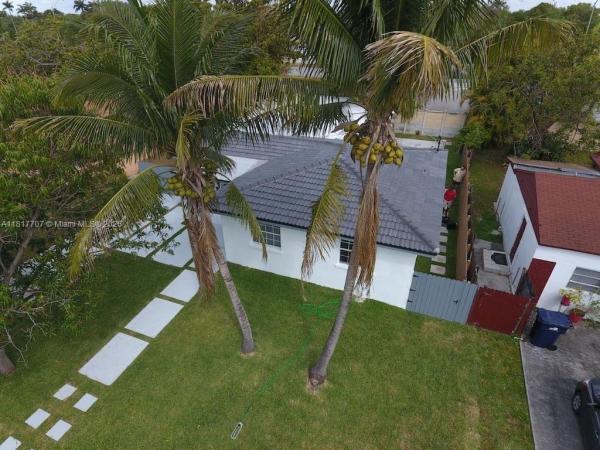 2375 NE 185th St, Unincorporated Dade County, Florida 33180, image 1