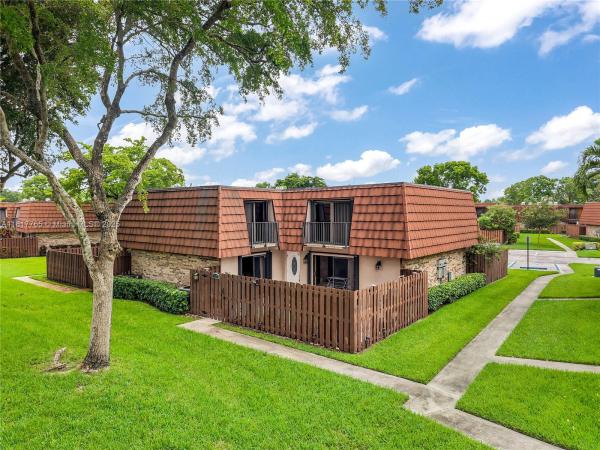 Camelot Lakes, 4167 Forest Hill Dr, Cooper City, Florida 33026, image 3