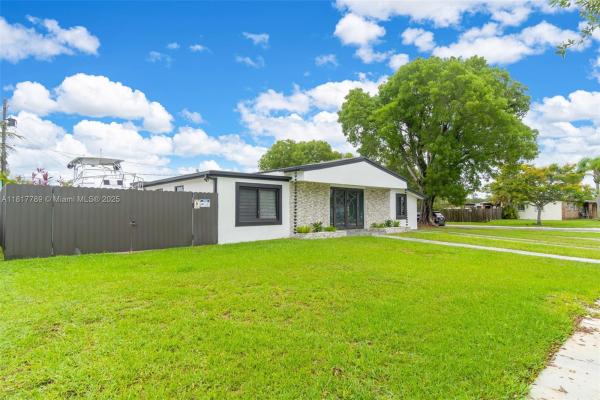 Cutler Ridge, 20000 Eagle Nest Rd, Cutler Bay, Florida 33189, image 2
