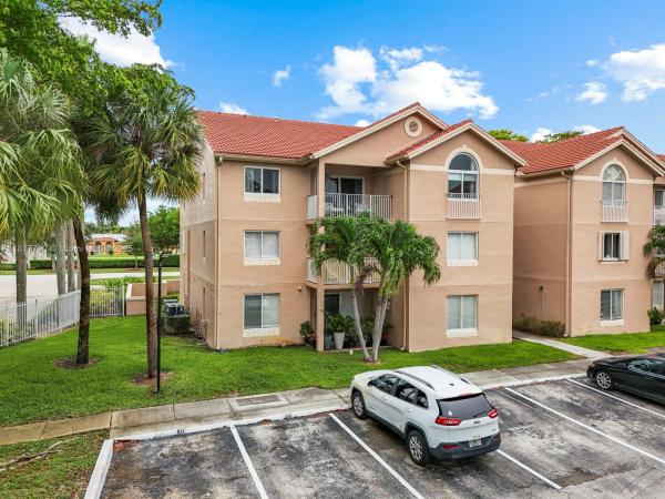 10421 SW 157 Pl #301, Unincorporated Dade County, Florida 33196, image 1