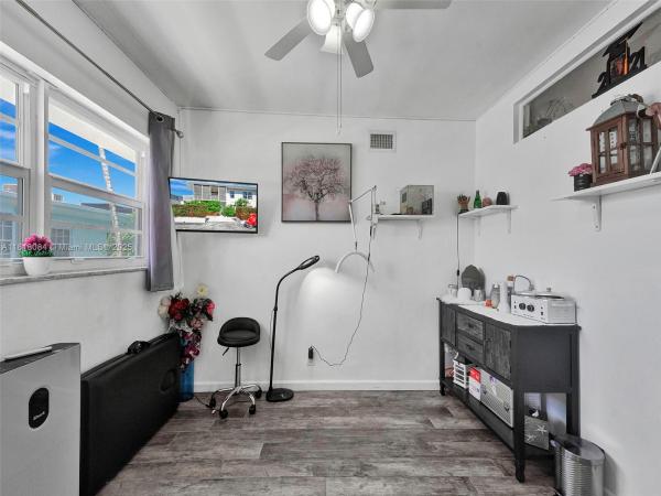 Pinetree Manor, 2858 Pine Tree Dr #5, Miami Beach, Florida 33140, image 1