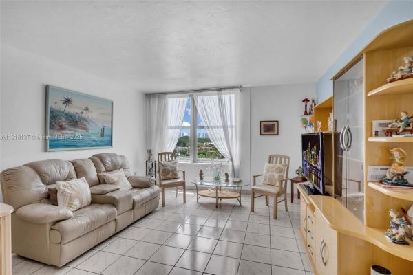 Triton Tower, 2899 Collins Ave #946, Miami Beach, Florida 33140, image 3