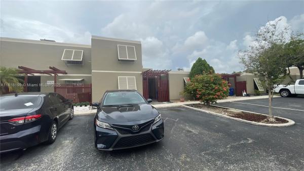 Villas West, 11040 S Lakeview Dr, Pembroke Pines, Florida 33026, image 2