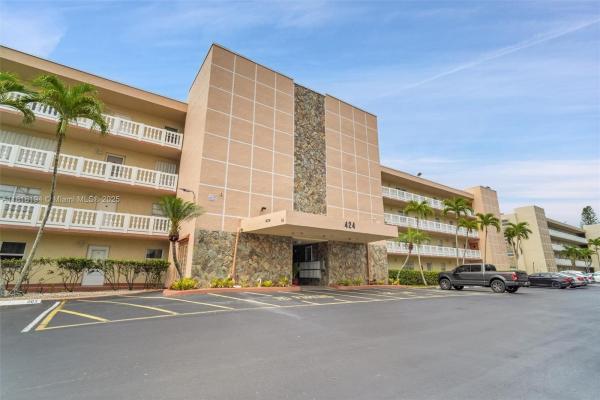 Meadowbrook Lakes, 424 SE 10th St #402, Dania Beach, Florida 33004, image 1
