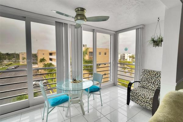 Meadowbrook Lakes, 424 SE 10th St #402, Dania Beach, Florida 33004, image 2