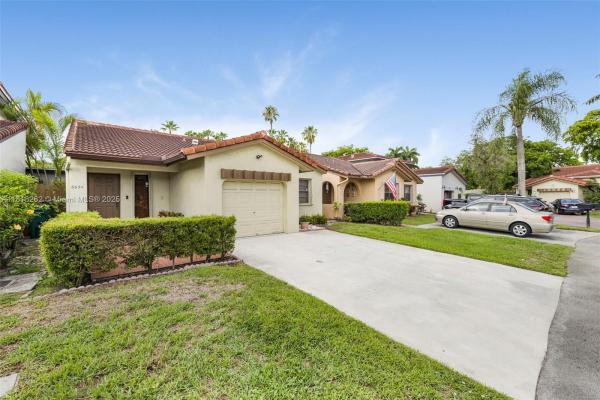 The Moors Townhouses, 6654 NW 173rd Ln, Hialeah, Florida 33015, image 3