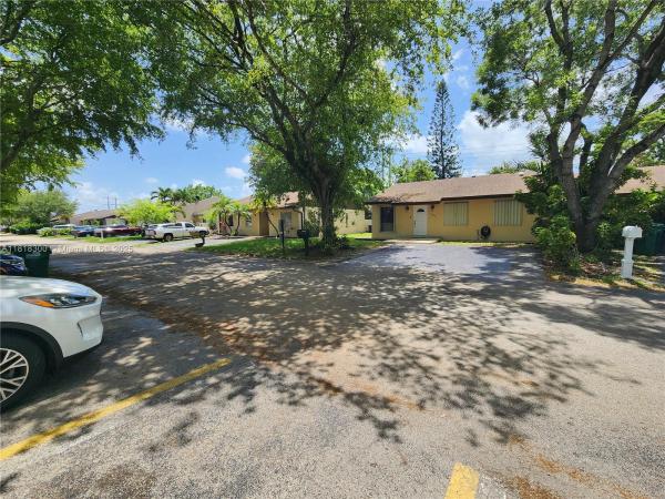 Devon Aire Villas, 11820 SW 125th Pl, The Crossings, Florida 33186, image 2
