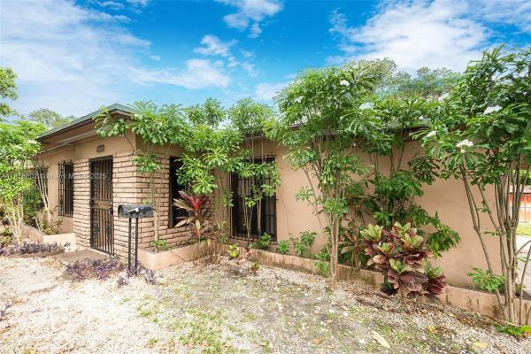 Kerwood Manor, 420 NE 135th St, North Miami, Florida 33161, image 3
