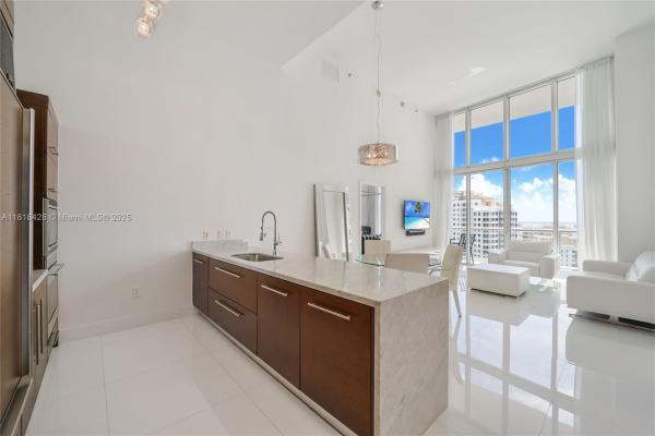 Icon Brickell Tower 1, 475 Brickell Ave #2807, Miami, Florida 33131, image 1