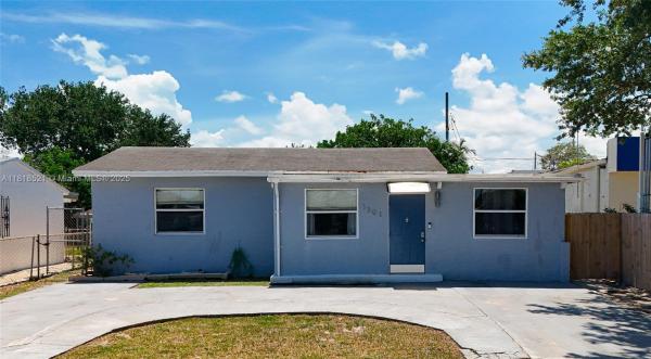 Breezyway Manor, 1301 SW 33rd Ter, Fort Lauderdale, Florida 33312, image 1