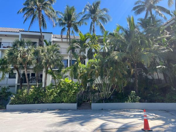 Pelican Landing, 4000 NE 168th St #110A, North Miami Beach, Florida 33160, image 1