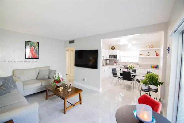 Garsan, 380 E 35th St #2110, Hialeah, Florida 33013, image 1