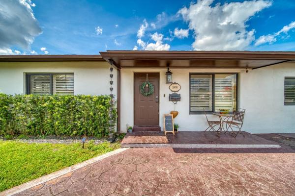 10850 SW 61st St, Unincorporated Dade County, Florida 33173, image 1