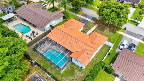 Miami Lakes Residential, 6736 Orchid Dr, Miami Lakes, Florida 33014, image 2