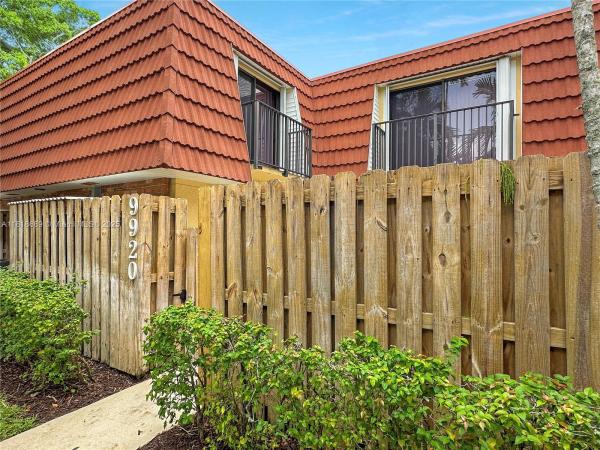 Waterford Courtyards At Jacaranda, 9920 NW 6th Pl, Plantation, Florida 33324, image 2