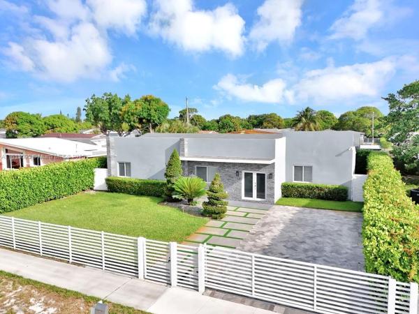 Fleetwood Gardens, 1968 NW 186th St, Miami Gardens, Florida 33056, image 2