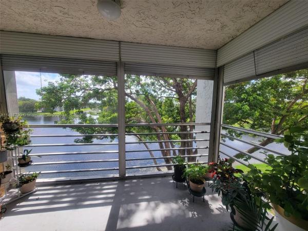 Lagoon Place, 9235 Lagoon Pl #403, Davie, Florida 33324, image 1
