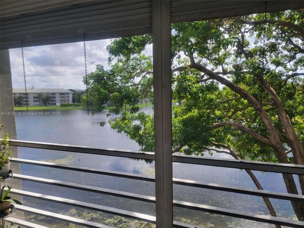 Lagoon Place, 9235 Lagoon Pl #403, Davie, Florida 33324, image 2