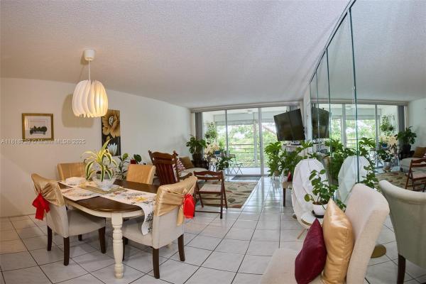 Lagoon Place, 9235 Lagoon Pl #403, Davie, Florida 33324, image 3