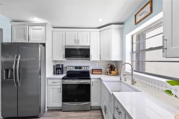 Devon Aire Villas, 12224 SW 118th Ln, The Crossings, Florida 33186, image 2