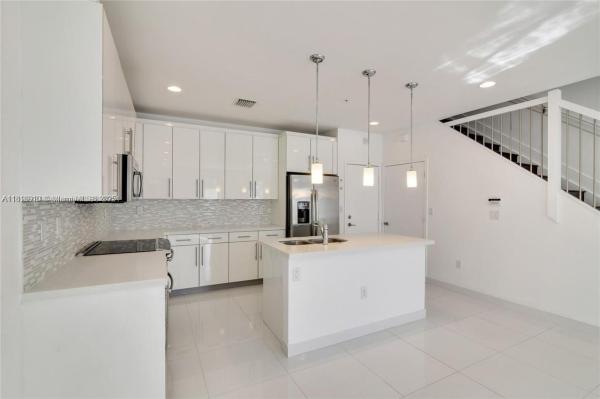 Weitzer Aventura Place, 2621 NE 212th Ter #206, Ojus, Florida 33180, image 3