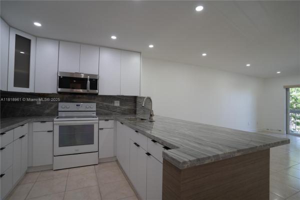 Village Of Kings Creek, 7845 Camino Real #O-410, Glenvar Heights, Florida 33143, image 1