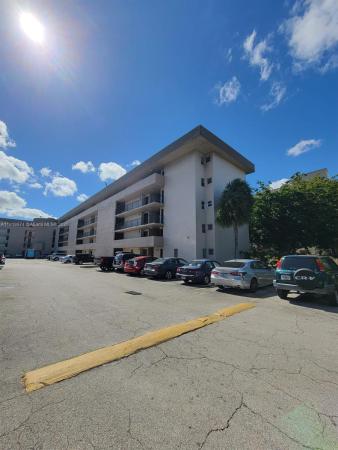 Pinebark, 870 NW 87th Ave #310, Fountainebleau, Florida 33172, image 3