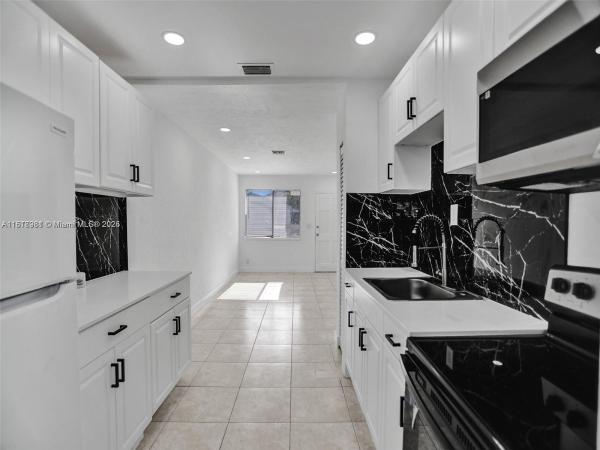 708 N 20th Ave #1-2, Hollywood, Florida 33020, image 1