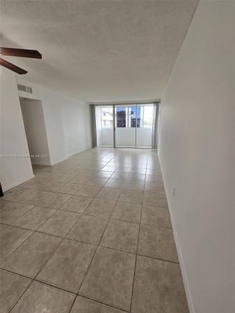 Pinebark, 816 NW 87th Ave #406, Fountainebleau, Florida 33172, image 3