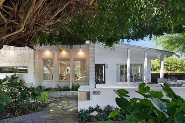 Di Lido Island, 800 E Dilido Dr, Miami Beach, Florida 33139, image 1