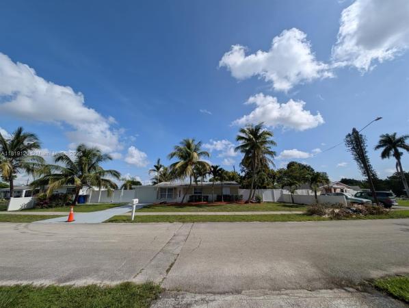 Playland Estates, 5815 S Farragut Dr, Hollywood, Florida 33021, image 2