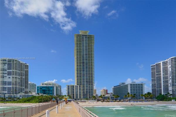 La Perla, 16699 Collins Ave #2107, Sunny Isles Beach, Florida 33160, image 1
