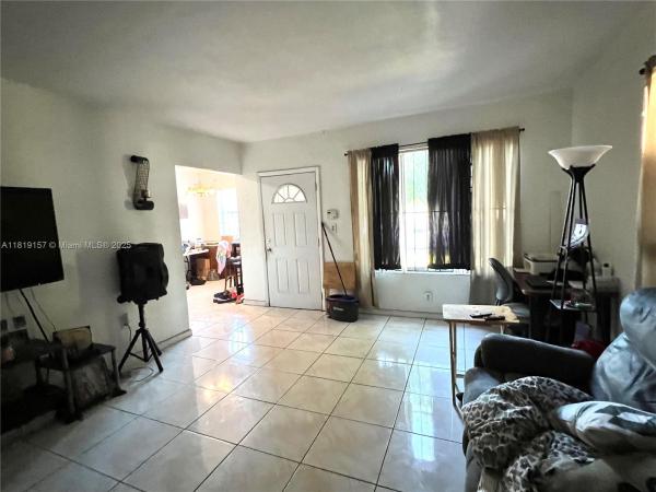 Floral Heights, 2141 NW 57th St, Brownsville, Florida 33142, image 3