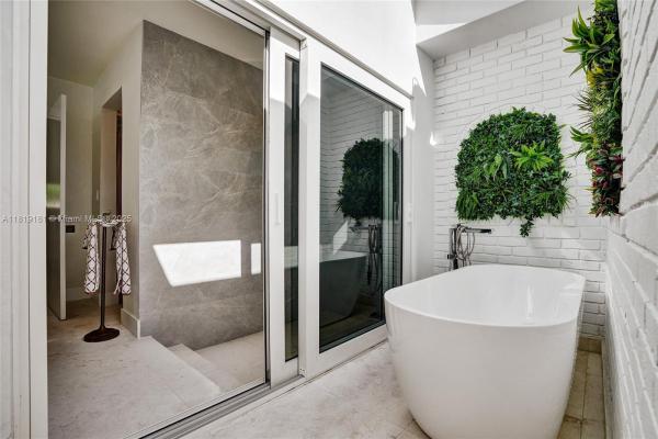 Hollywood Lakes, 1000 S Southlake Dr, Hollywood, Florida 33019, image 1