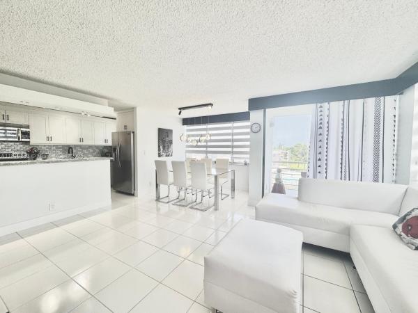 Watergate, 2741 Taft St #410, Hollywood, Florida 33020, image 1